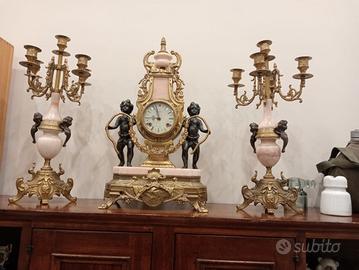 Orologio e candelabri 