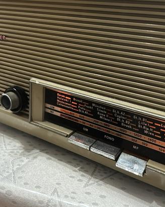 Radio singer