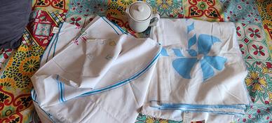 2 tovaglie da tavola+ bricco caffè/latte mulino bi