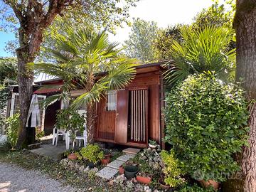Casetta con roulotte sul lago di Comabbio