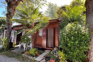 Casetta con roulotte sul lago di Comabbio
