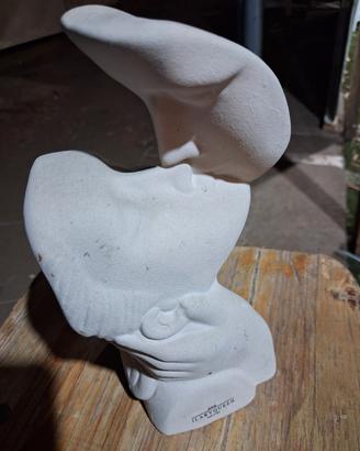 scultura il bacio di Ilary Queen 