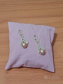 Orecchini bigiotteria con perla rosa e oro 