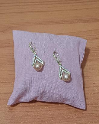 Orecchini bigiotteria con perla rosa e oro 