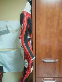 tuta moto in pelle con gobba