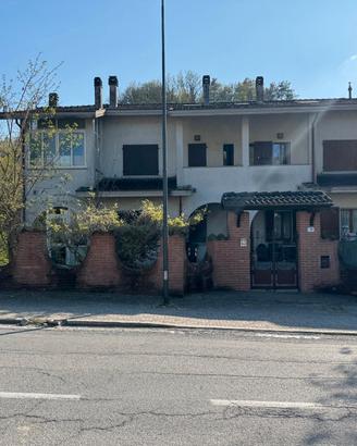 Trilocale con camino e giardino a Pellegrino Parme