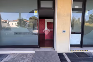 NEGOZIO A STRA