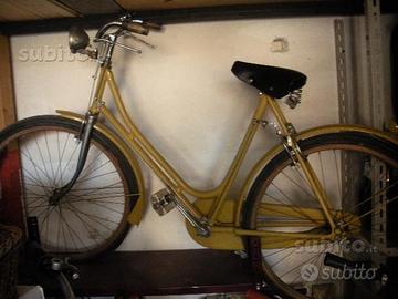 Bici epoca con cerchioni in legno