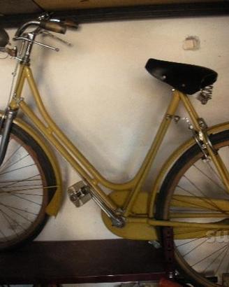 Bici epoca con cerchioni in legno