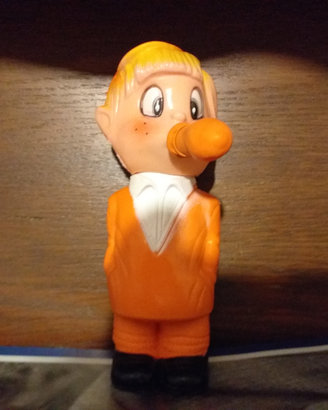 Pupazzi VECCHI IN PLASTICA LEDRA ETC apri