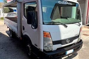 Nissan Cabstar 35.110 CON CENTINA E TELO
