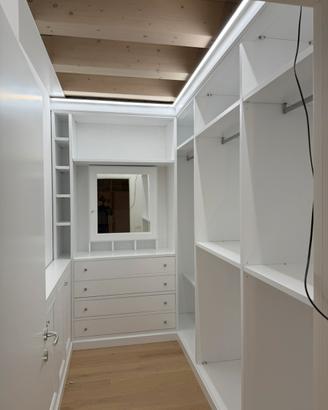 Cabina armadio su misura in legno