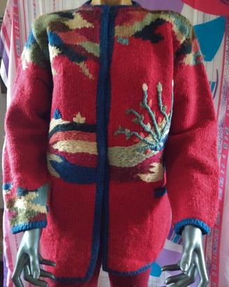 Cardigan cappotto in lana fatto e ricamato a mano 