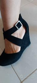 scarpe nere scamosciate con zeppa New Look
