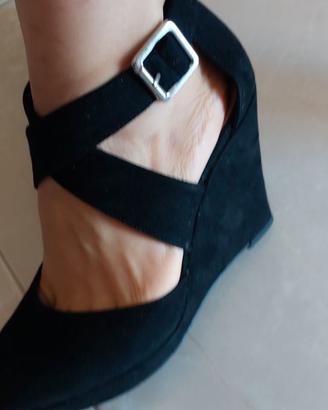 scarpe nere scamosciate con zeppa New Look