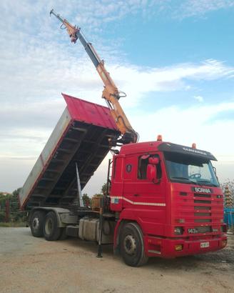 Scania con gru