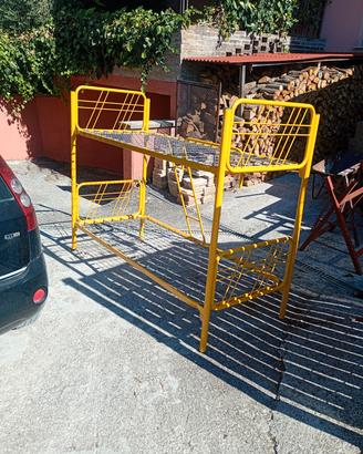 letto a castello in metallo