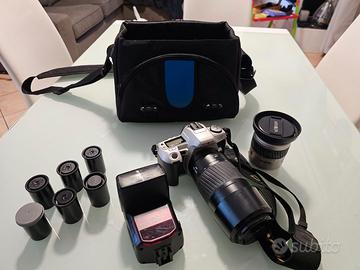 Fotocamera minolta con accessori