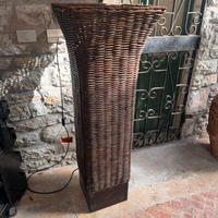 Lampada in rattan da terra