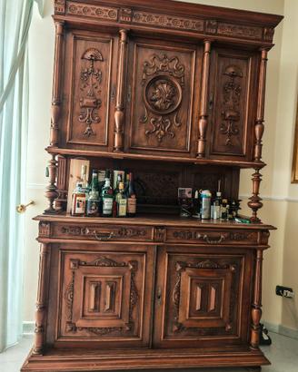 Mobile credenza antico in legno.