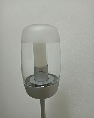 Lampada a stelo e faretto alogeno bagno