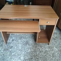 Scrivania in color noce 