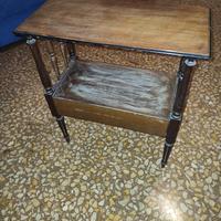 Mobiletto antico da sala