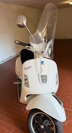 Vespa 300 GTS Super