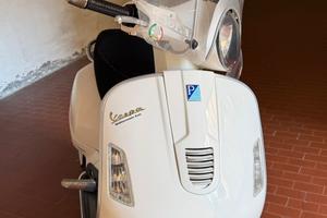 Vespa 300 GTS Super