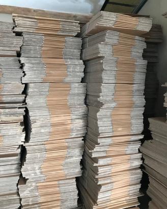 Lotto scatoloni di cartone avana trasloco