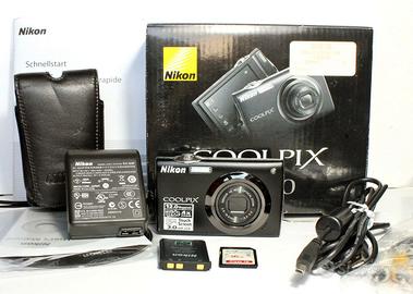 Nikon Coolpix S4000 + accessori come nuova