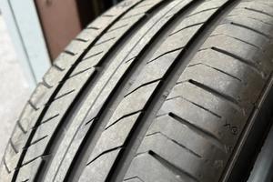 Penumatici estivi 215/40 R18