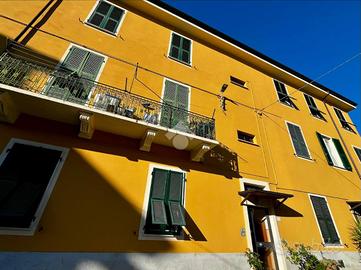 4 LOCALI A LA SPEZIA