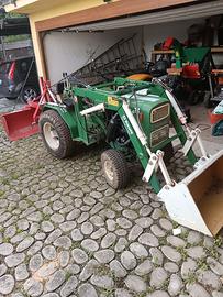 Trattore ferrari caricatore frontale