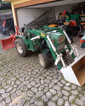 Trattore ferrari caricatore frontale