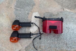 Faro post yamaha r1 2000 e frecce 98 99 00