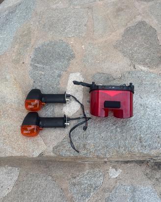 Faro post yamaha r1 2000 e frecce 98 99 00