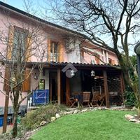 VILLA A SCHIERA A SOLARO