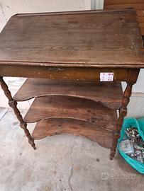 mobile antico in legno di abete