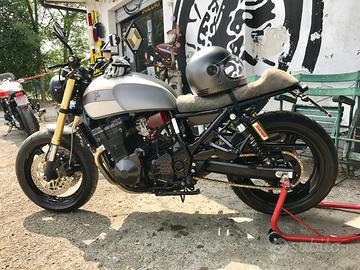 Suzuki GSX 750 café racer