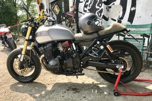 Suzuki GSX 750 café racer