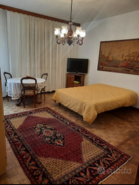 Camera a ferrara con 2 inquilini