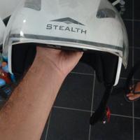 Casco stealth con visiera