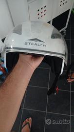 Casco stealth con visiera