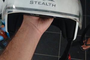 Casco stealth con visiera