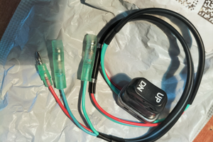 Due pulsanti Power trim .motore manetta