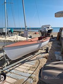 Barca a vela in vetroresina