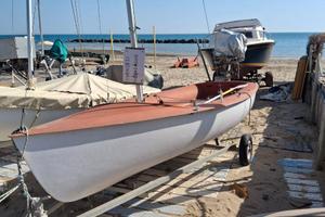 Barca a vela in vetroresina
