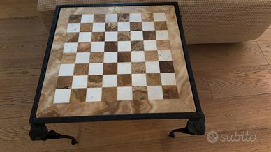 Tavolo di marmo scacchiera pedine di marmo