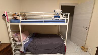 letto a castello Ikea tre posti con materassi